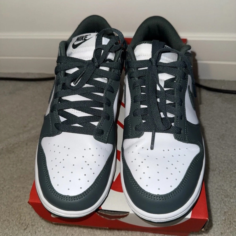 Nike Men's retro white/ vintage green